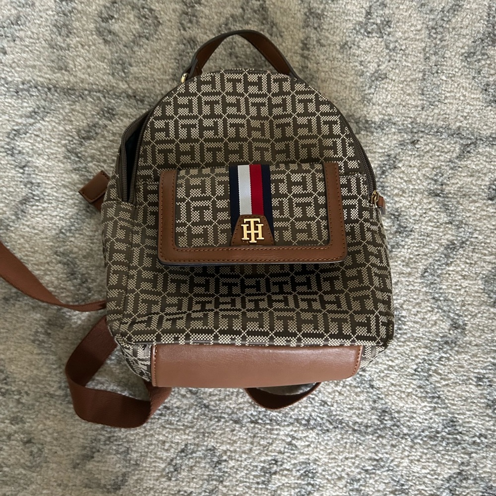 Tommmy hilfiger like new mini backpack